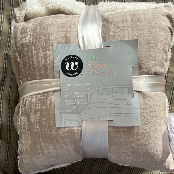 Wayland Square Bedding Wayland Square Mink Sherpa Throw Set Blanket